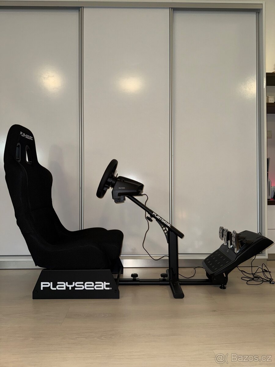 Playseat EVOLUTION black + Logitech G923 - 9