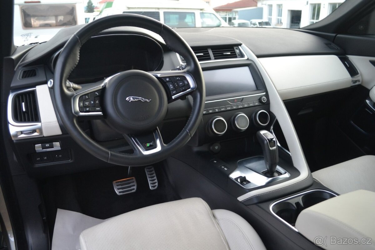 Jaguar E-Pace P200 R-Dynamic AWD Meridian - 9