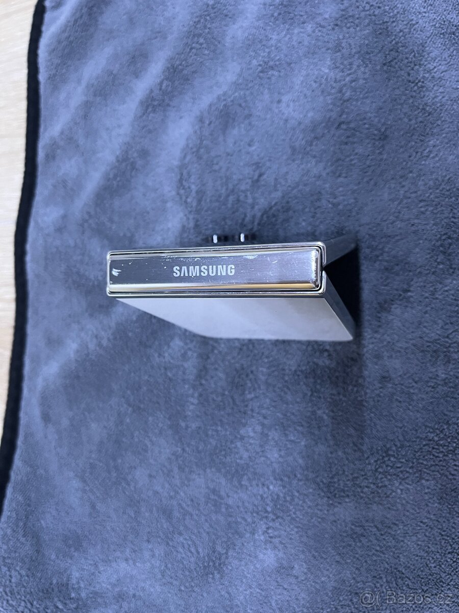 Samsung Galaxy Z Flip 5 - 9
