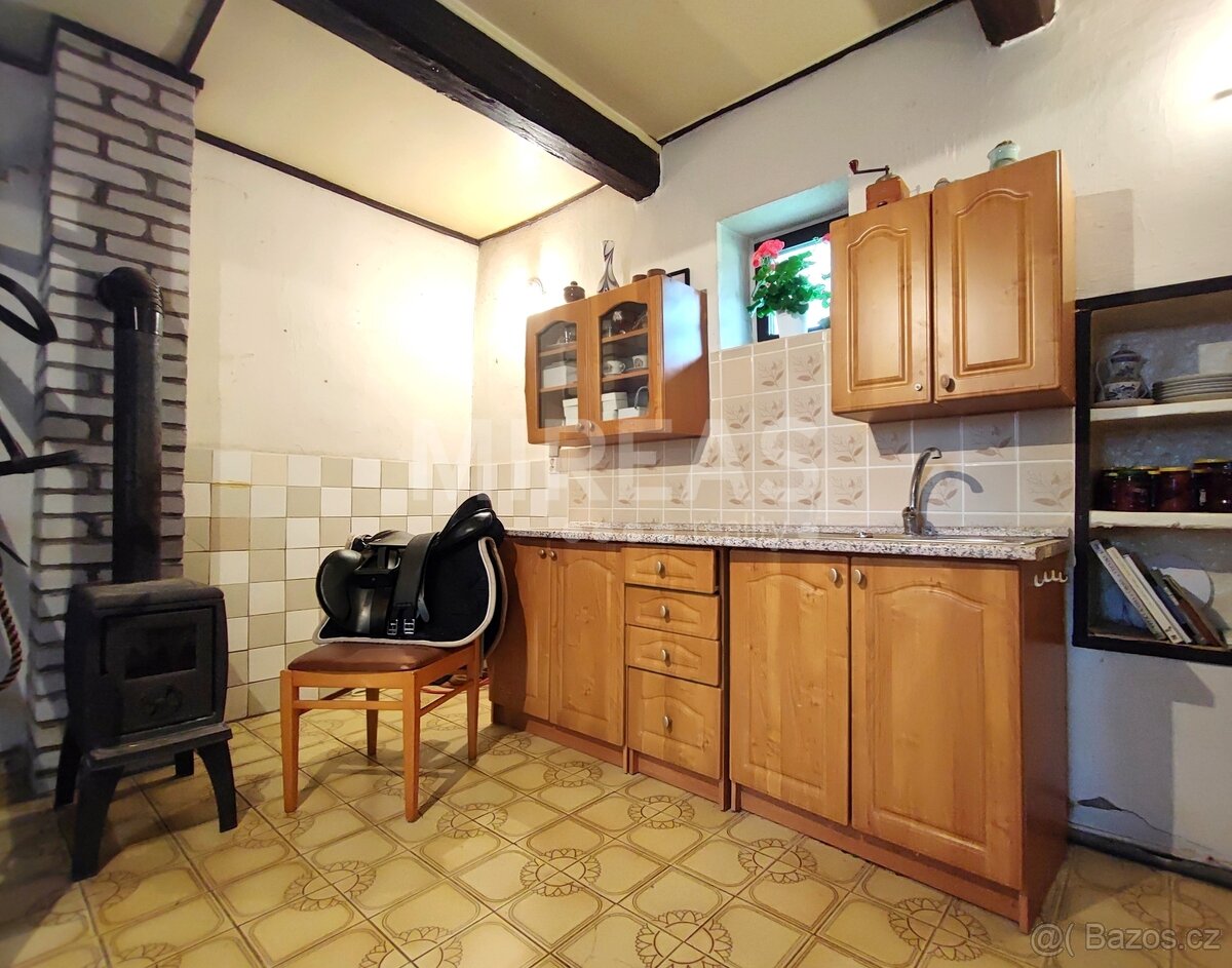 Chotěšice - Nouzov, prodej RD 8+kk/L, 202 m2, na pozemku o c - 9