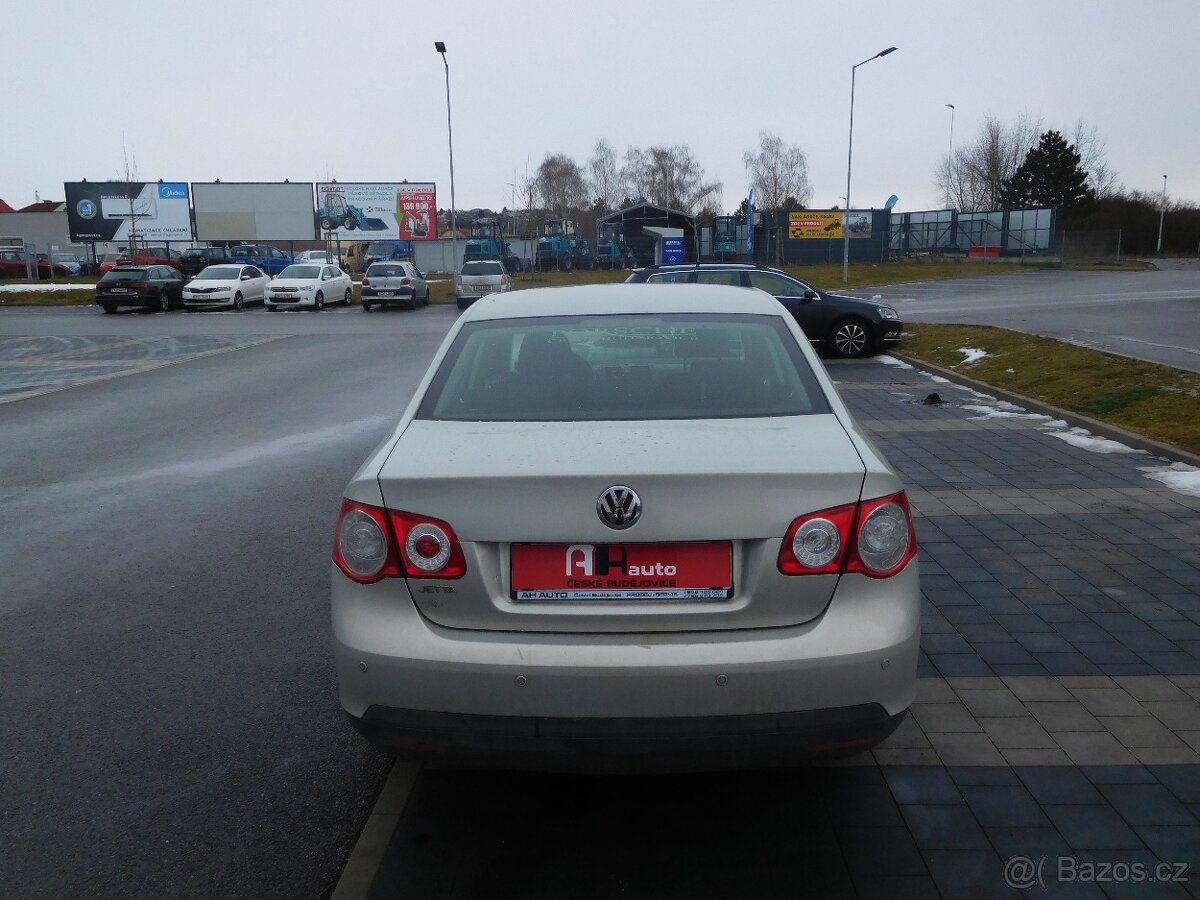 Volkswagen Jetta 1.6 MPi, 75 kW, Aut. Klima - 9