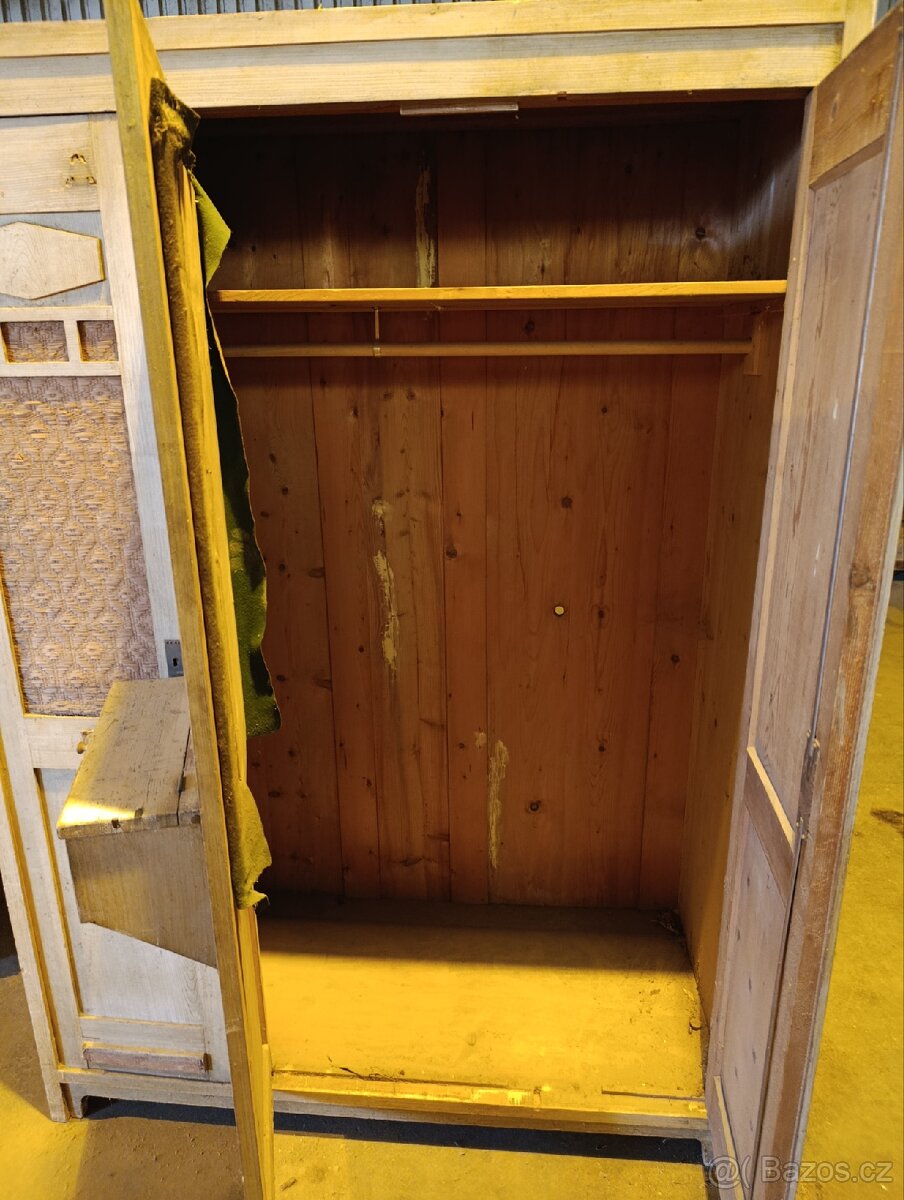 Velká šatní skříň - 9