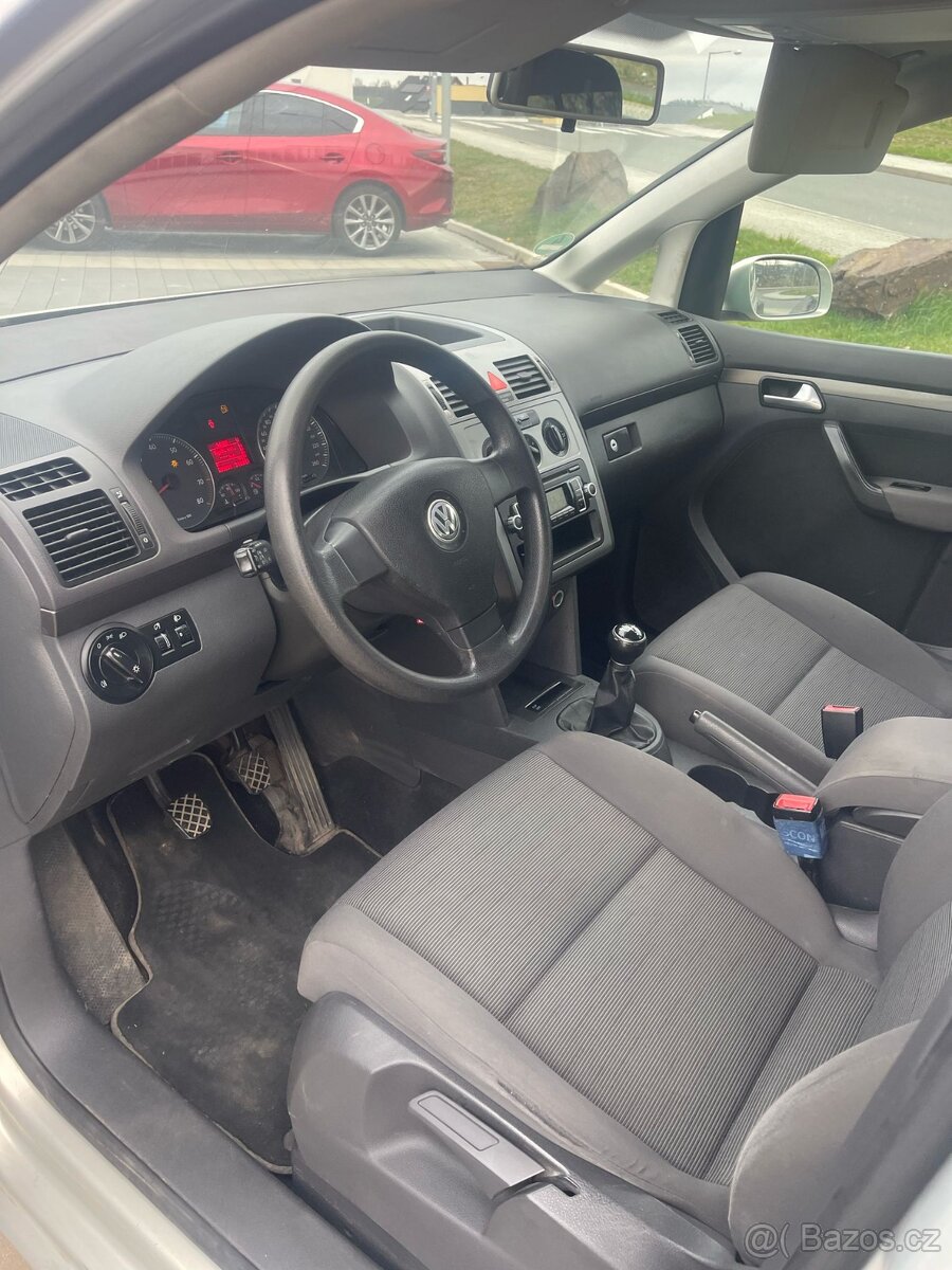Volkswagen Touran 2.0D EcoFul, na splátky bez registru - 9