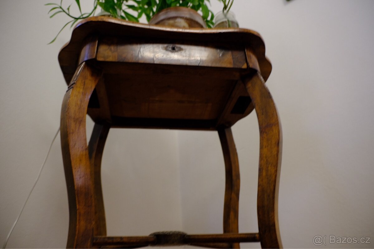 Starožitný stolek - 9