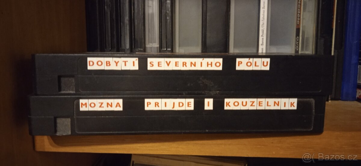 VHS videokazety a nějaká DVD - 9