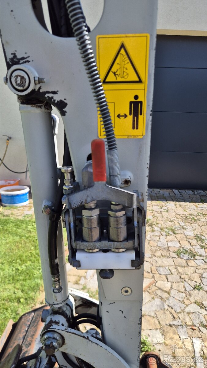 Minibagr Takeuchi TB216 s Powertiltem - 9