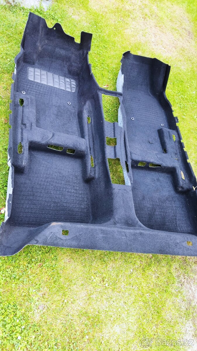 Prodám Přední sklo 658845011 C VAG ORIGINÁL a zadní 5DV - 9