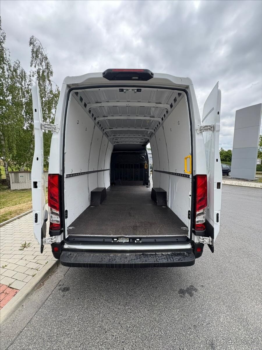 Iveco Daily 3,0 35S18HV 16cm3 (2023) - 9