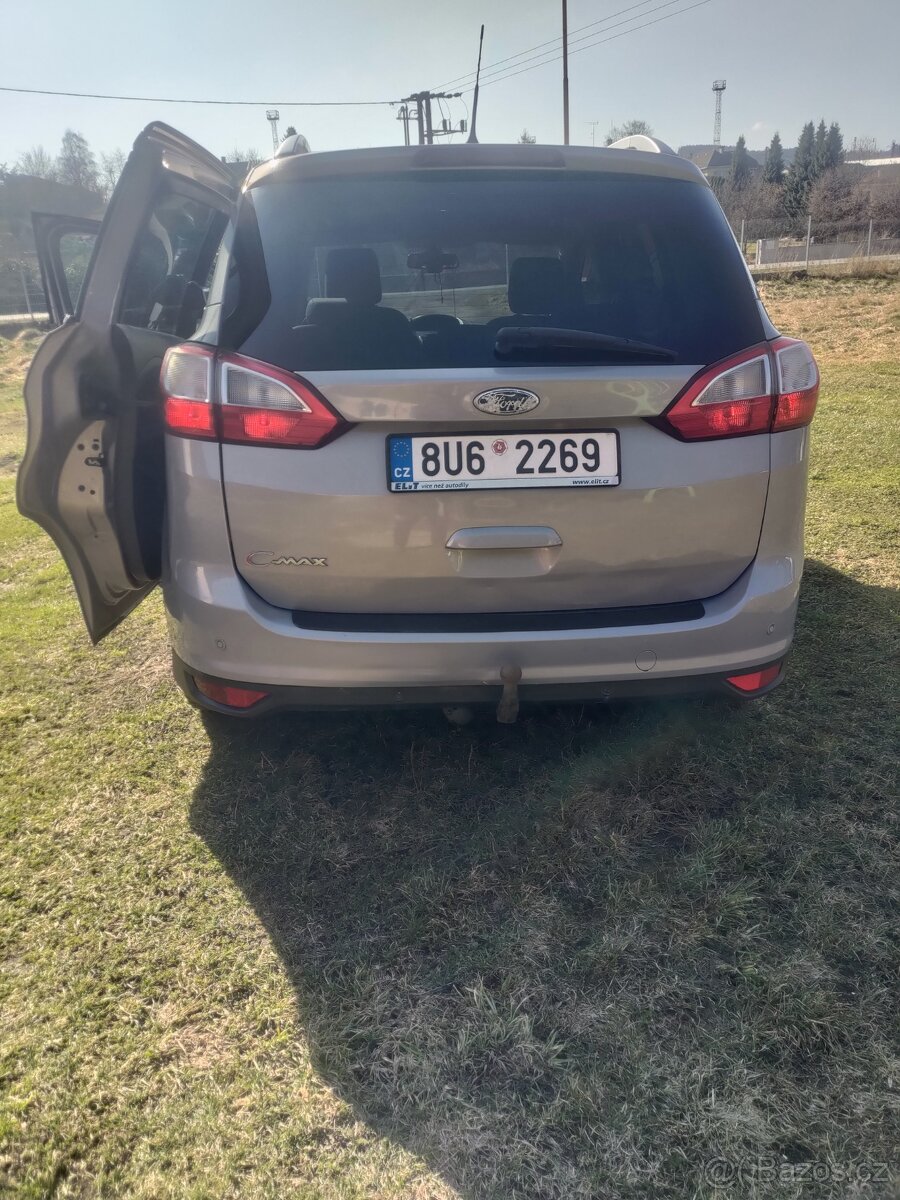 Ford grand c max 7 míst ,nafta - 9