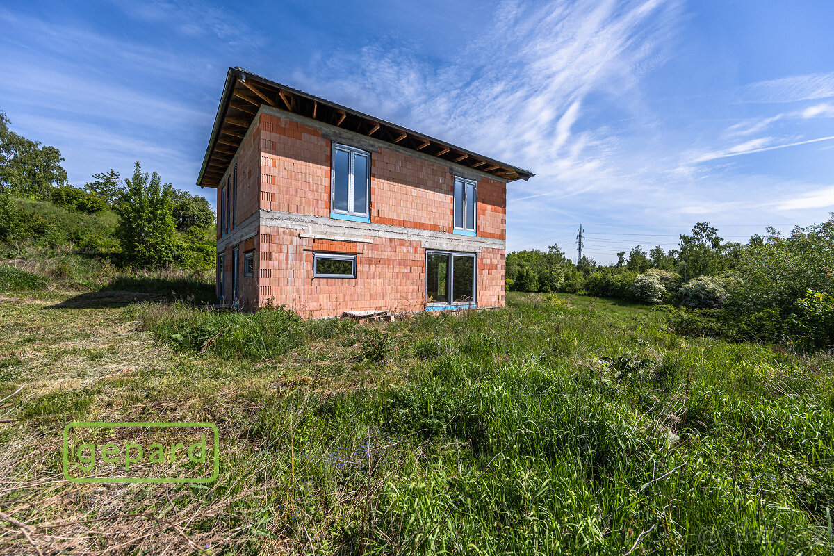 Prodej rozestavěného rodinného domu 200m2 s pozemkem 770m2, - 9