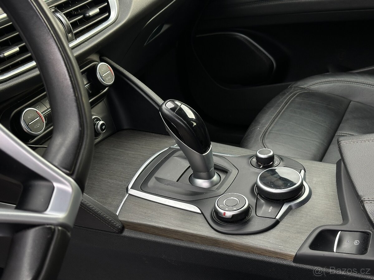 Alfa Romeo Stelvio 2018 - 9