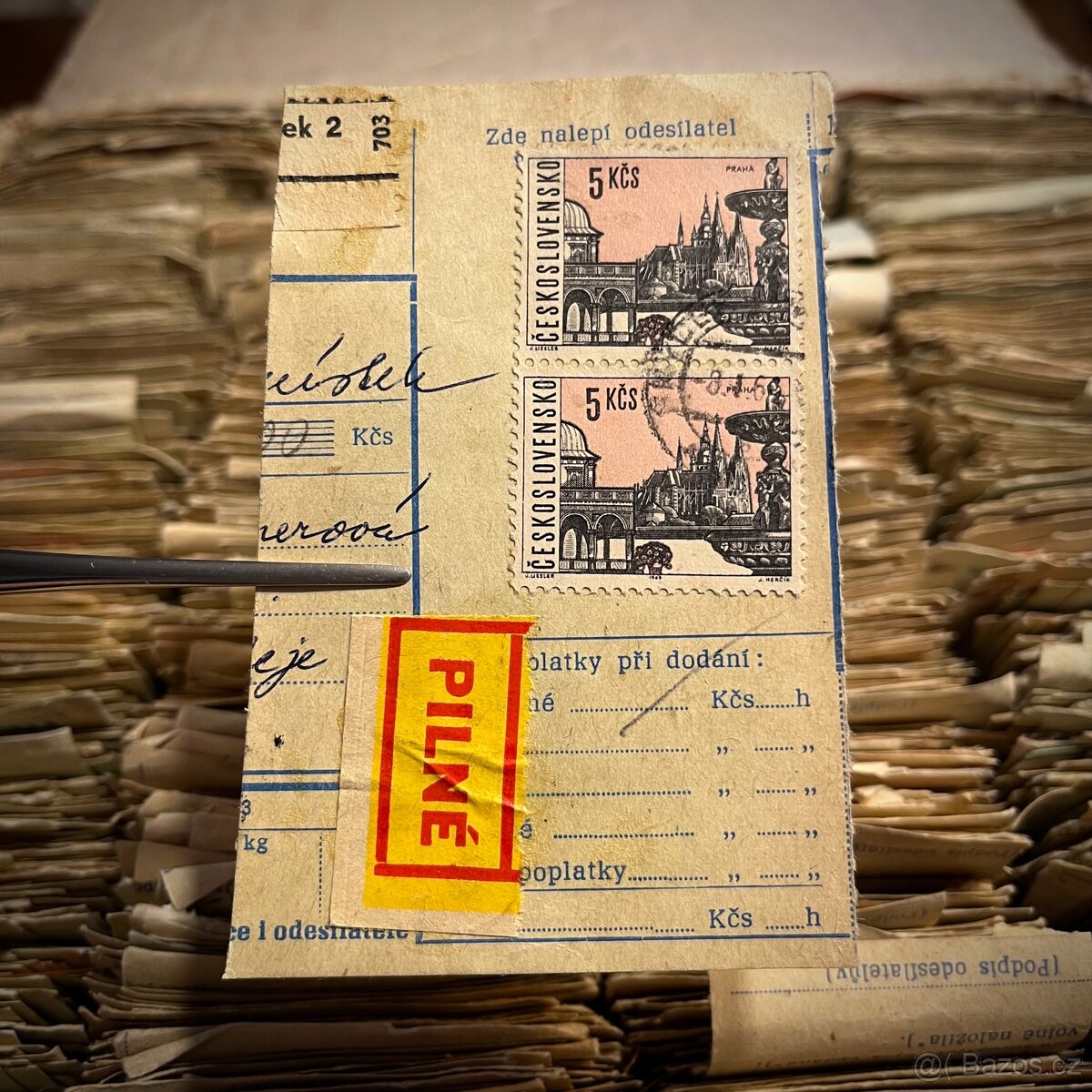 3 krabice výstřižků známek ČSR II - 9