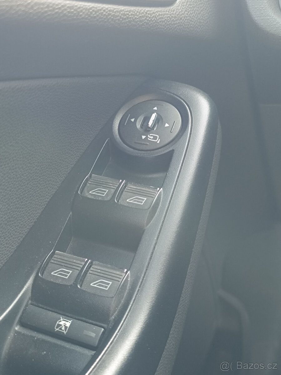 Ford Fiesta 1.0i 74kW, silný motor, velká výbava - 9