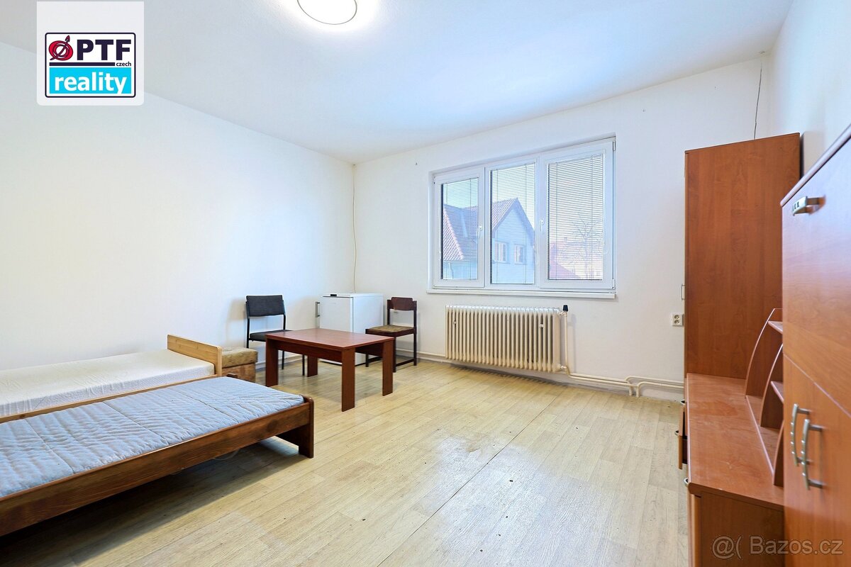 Dům - ubytovací komplex — Cerhovice, ev.č. 00438 - 9