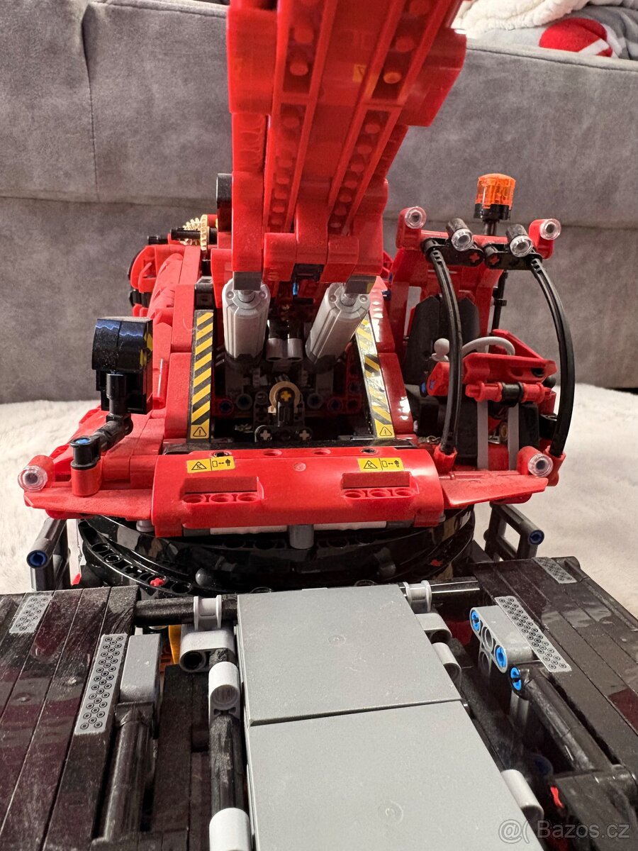 LEGO Technic 42082 Terénní jeřáb - 9