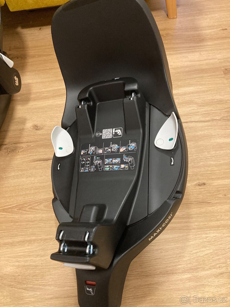 Maxi Cosi Pebble 360 Pro 2 + Family fix base - 9