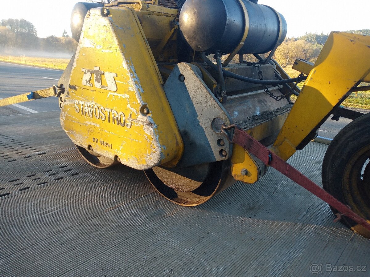 Prodám vibrační válec stavostroj vw3403 - 9
