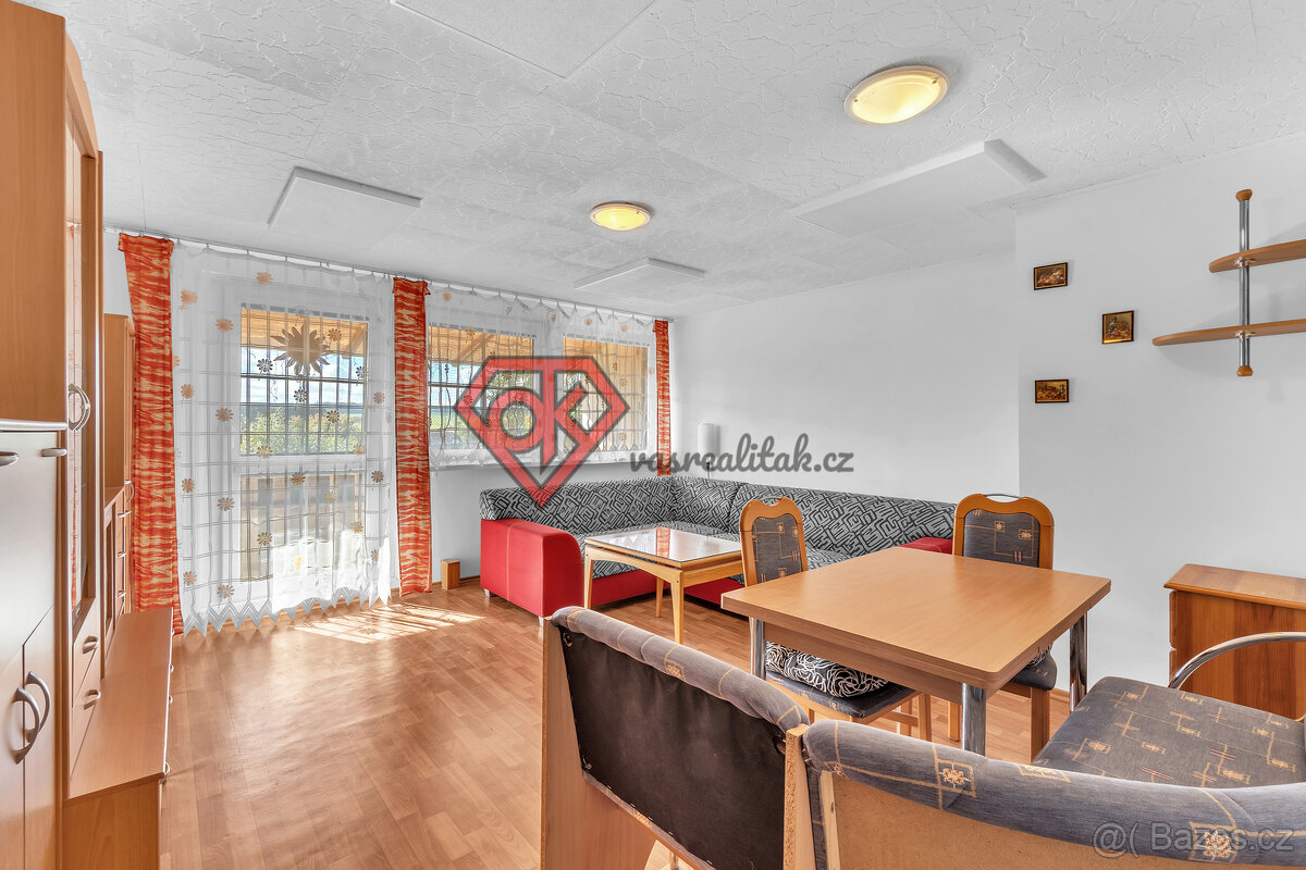 PRODEJ - byt 3+1 v Trnově - 9