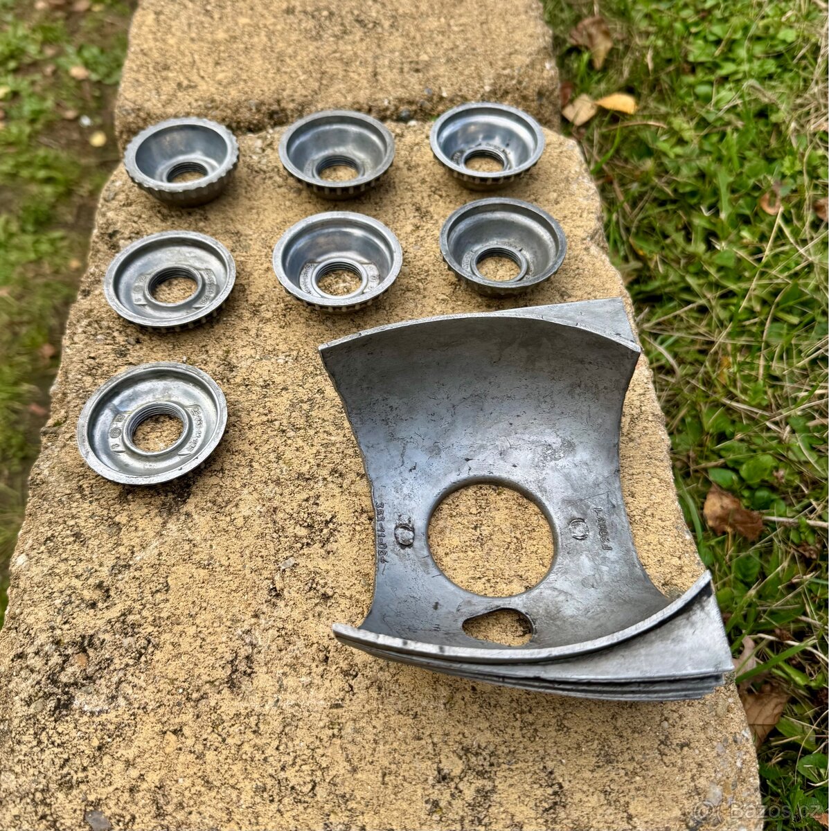 Jawa ČZ kyvacka, ČZ - matice krytu a kryt - 9