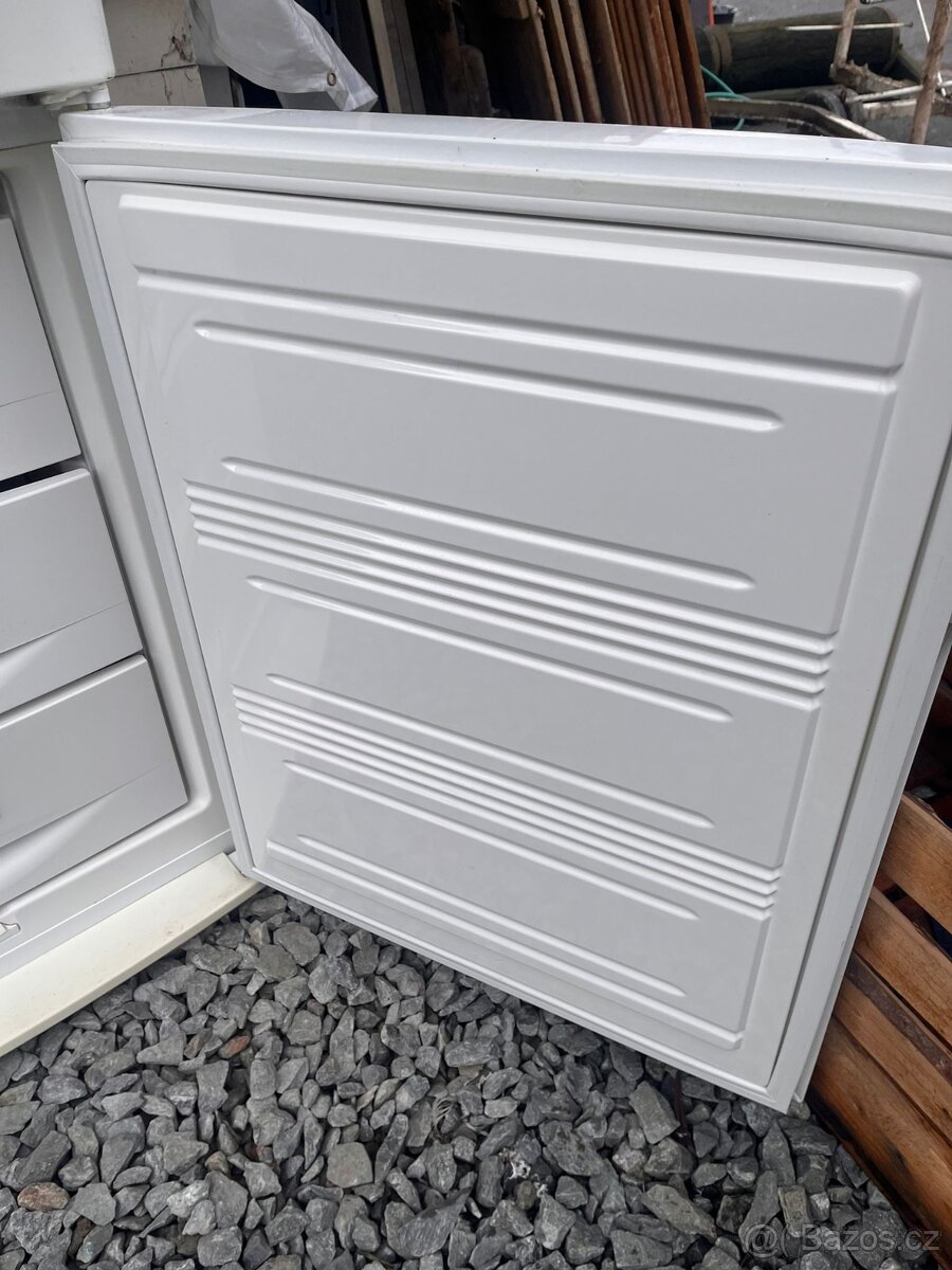 Lednice kombinovaná s mrazákem- LIEBHERR - 9