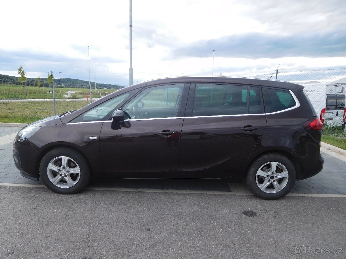 Opel Zafira Tourer 2.0 CDTi, 96 kW, Aut. Klima, 7. Míst - 9