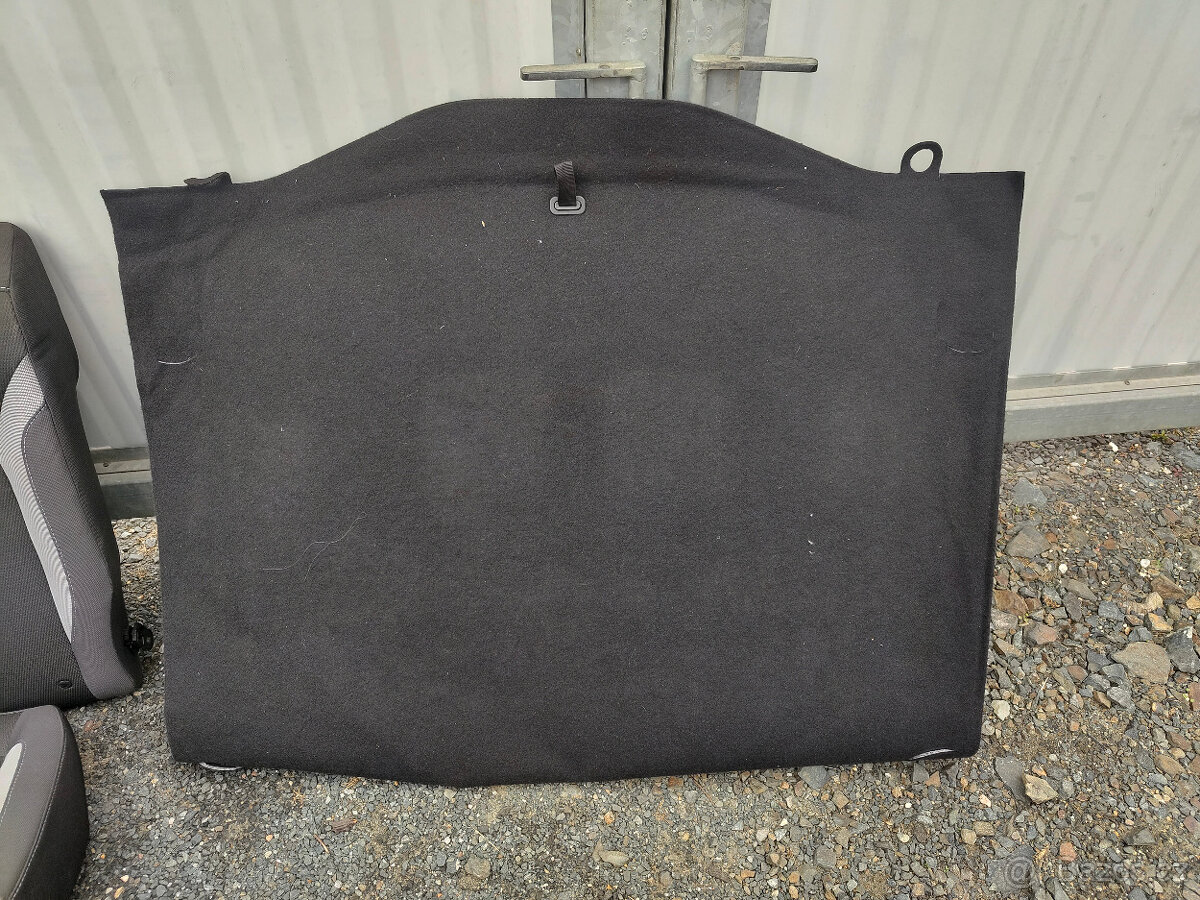 Sedačky, tapeci, koberec... Focus III - 9