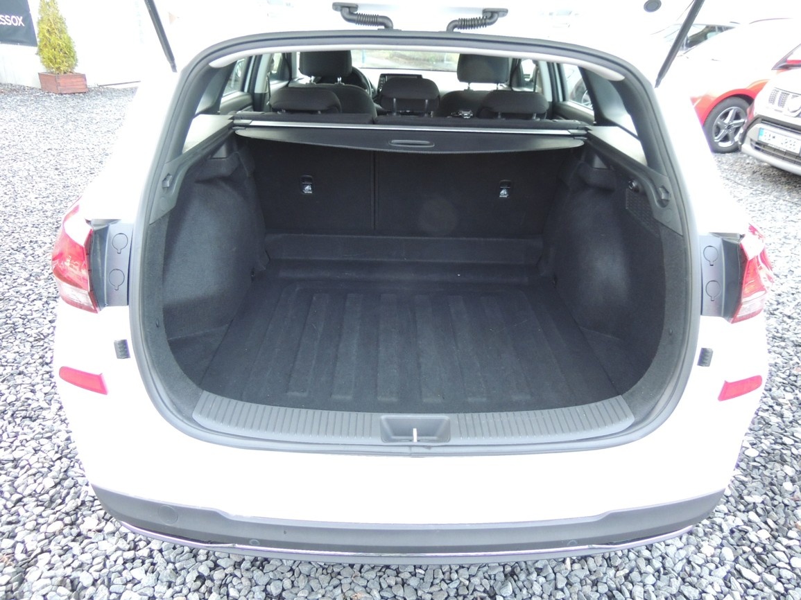 Hyundai i30 Combi,1.6CRDi,2021,97000km,ČR,1maj.-21%DPH - 9