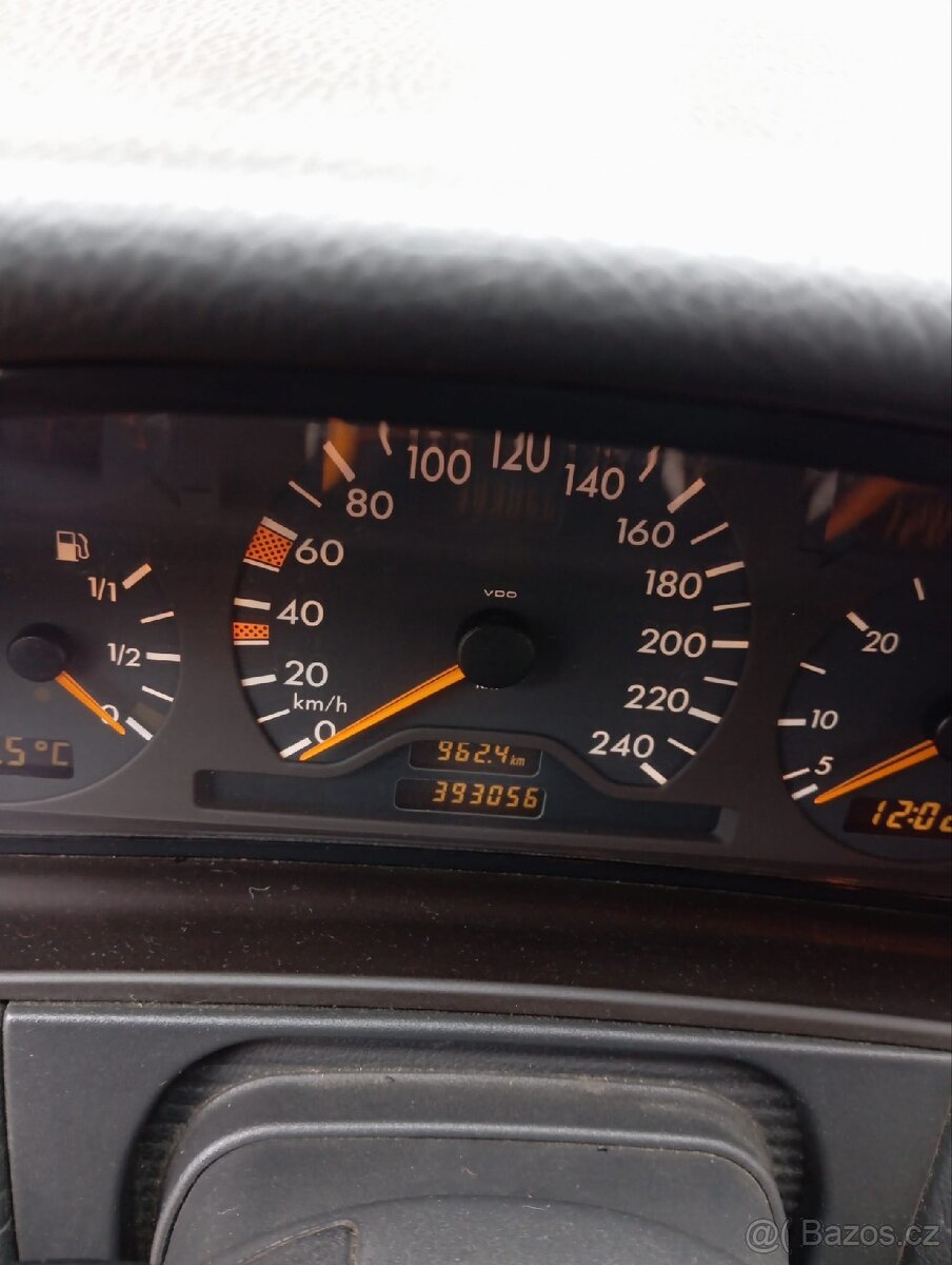 Prodám Mercedes-Benz w210 E220cdi rv.2000 - 9