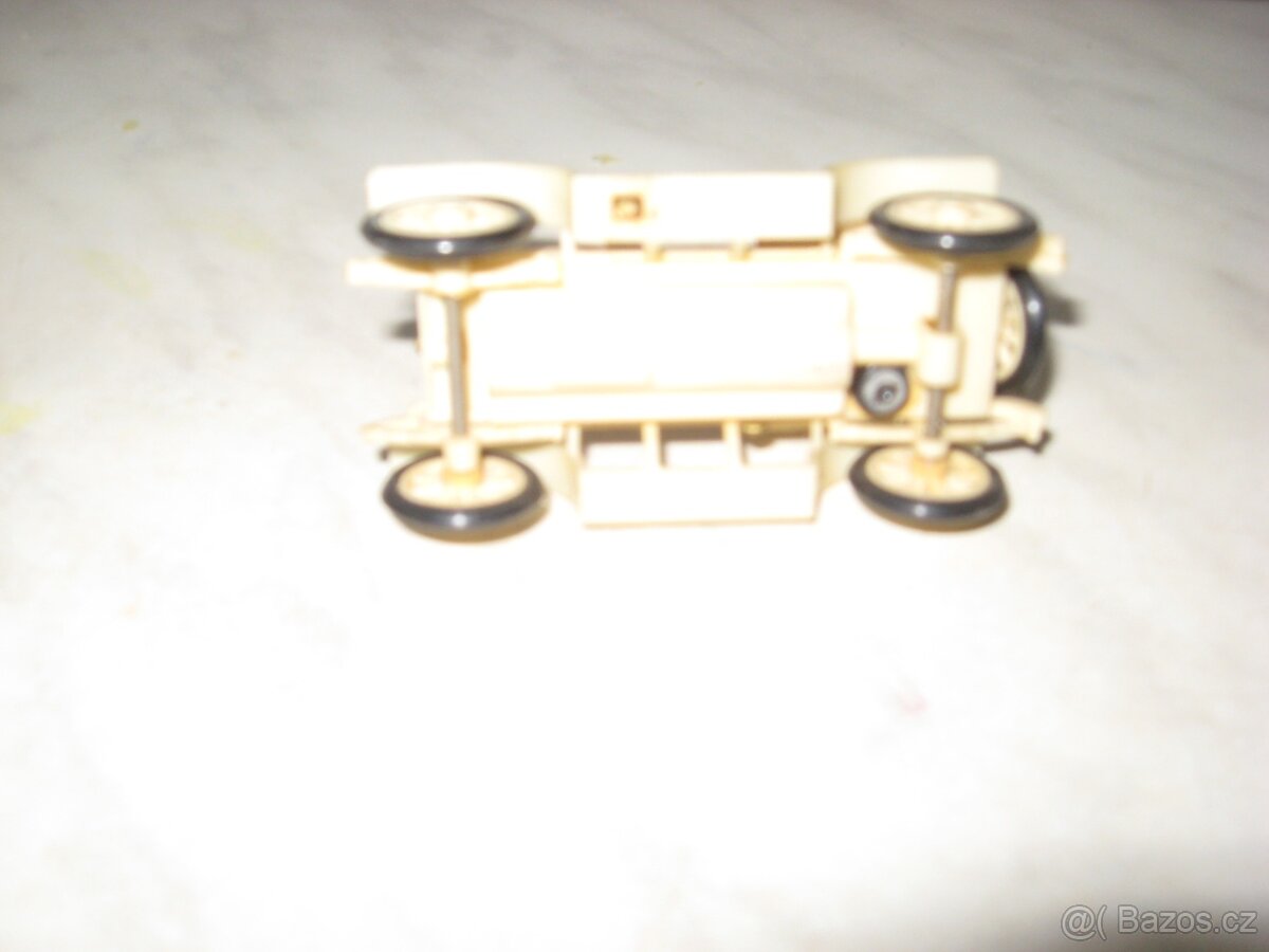 Retro modely plastových autíček. - 9