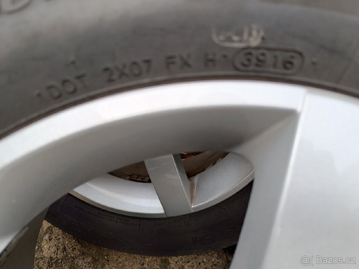 Zimní pneu. ALU kola 215/60R17 114,3 - 9