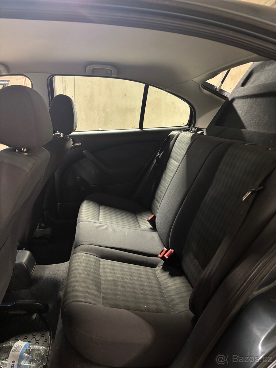 Škoda Octavia Tour 1.6 MPI - 9