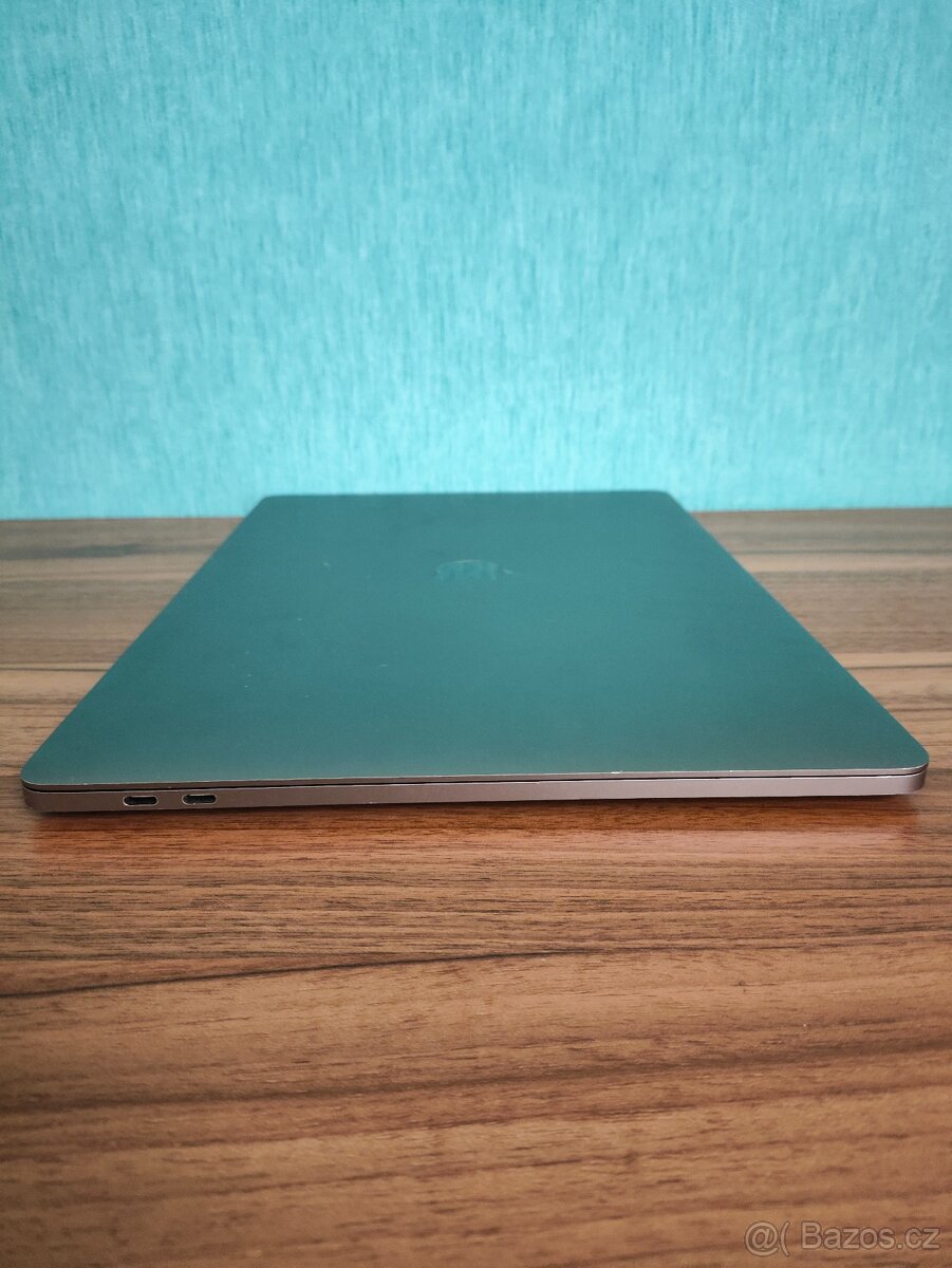 MacBook Pro 15 A1707 | i7 • 16GB • 512GB - 9