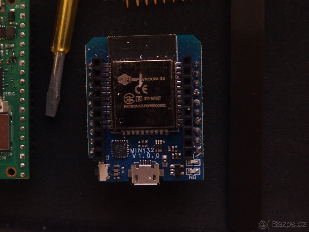 Raspberry Pi Pico + ESP32 + Příslušenství - 9