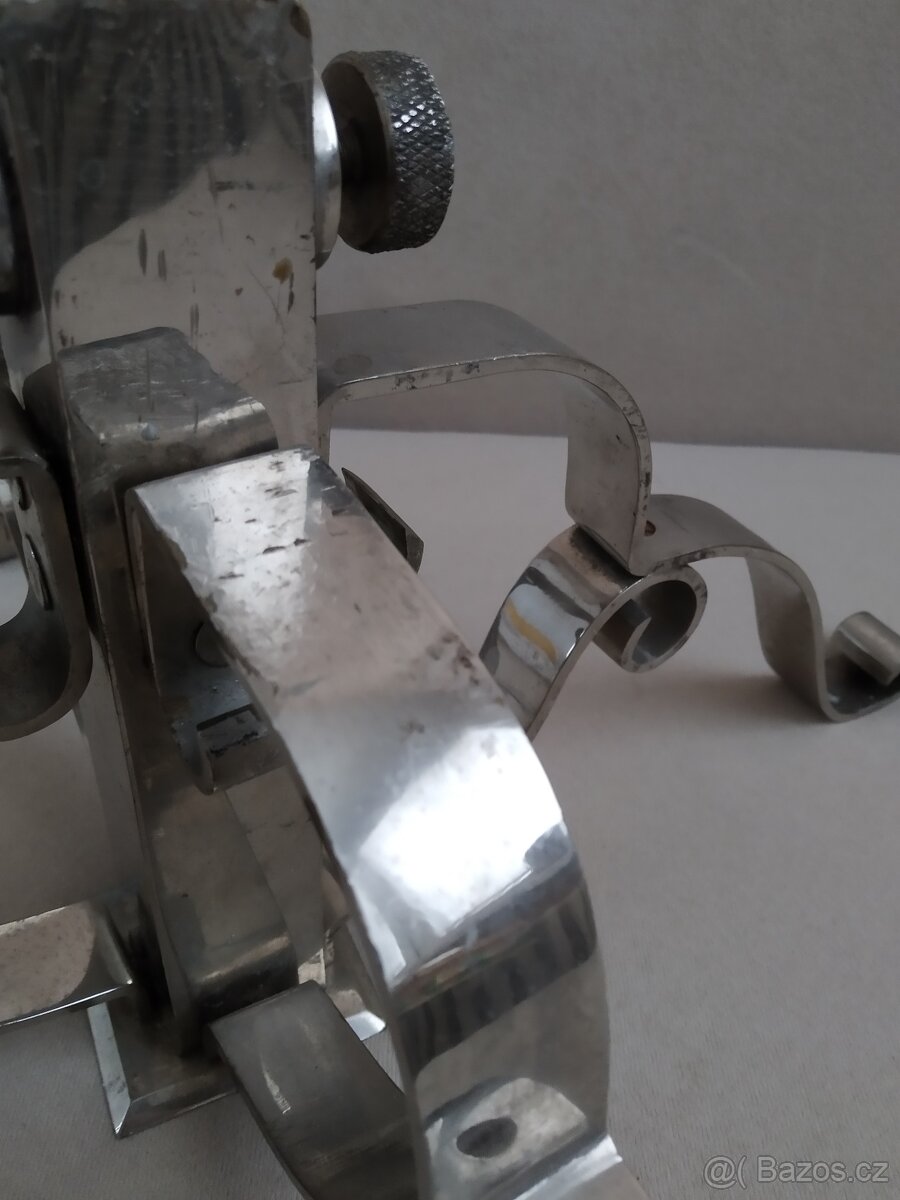 Starý kovový stojan - 9