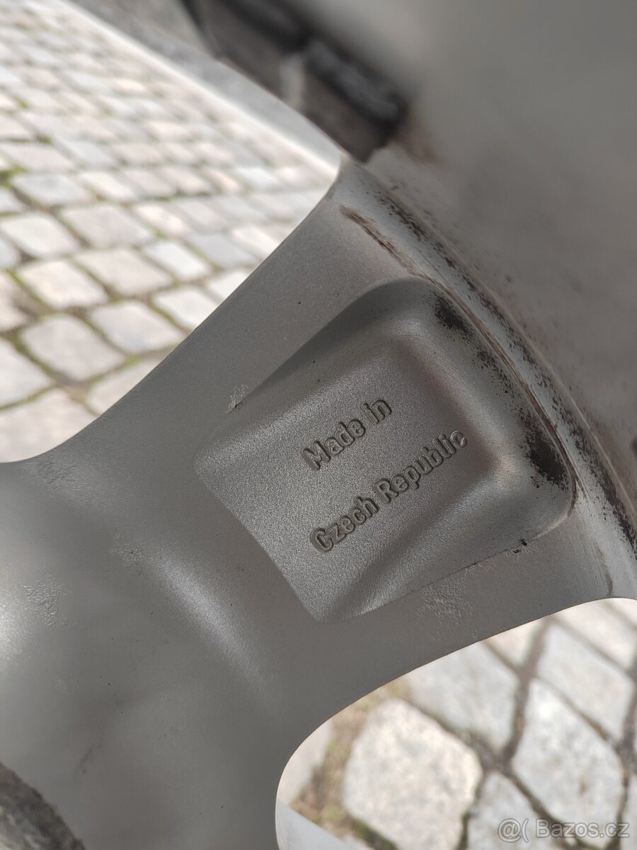 Prodám orig alu 16 škoda Superb 5x112 ET 37 zimní pneu - 9