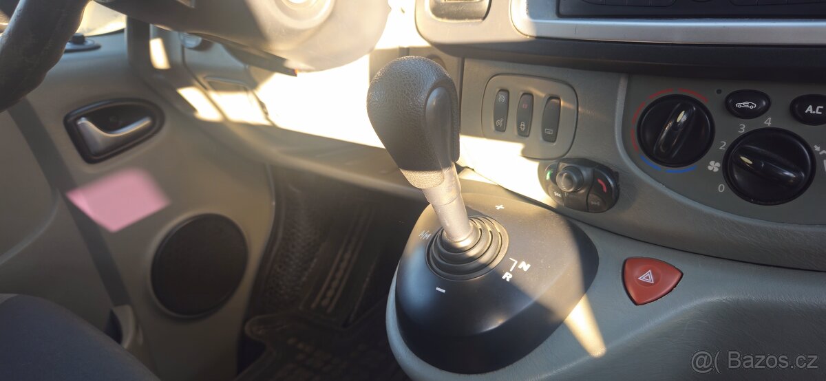 Renault Trafic 2.dci automat 5mist - 9