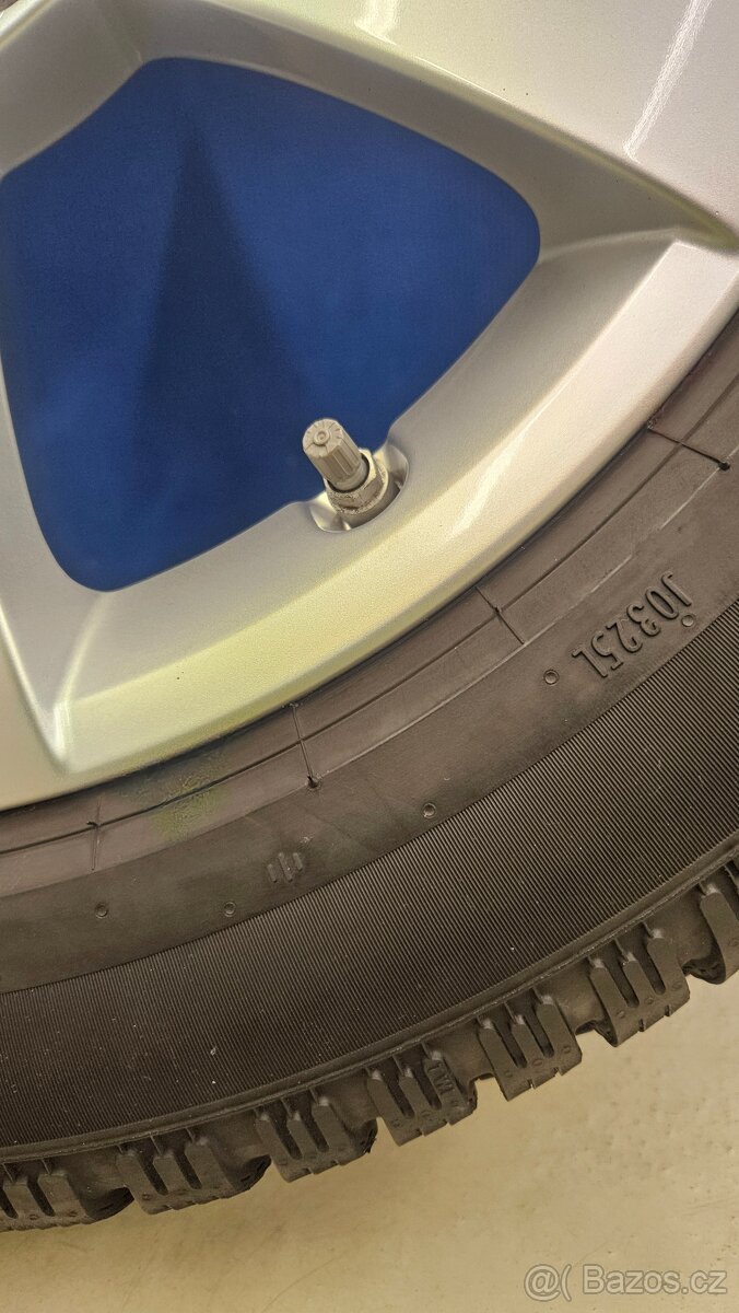 Zimní alu kola se senzory tlaku TPMS ŠKODA TRITON 215/55 R17 - 9