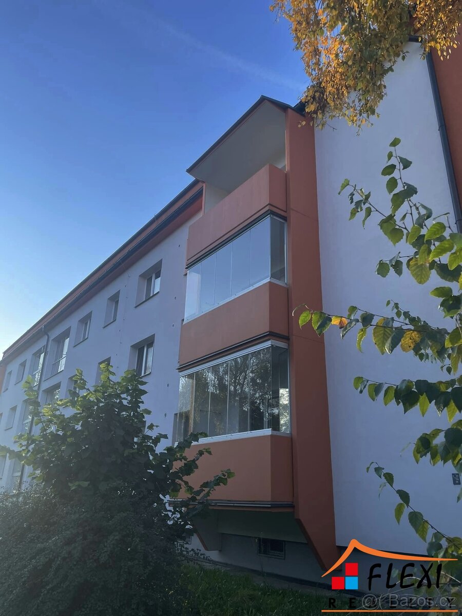 Pronájem zařízeného bytu 1+1 s balkónem, 43 m², ul. Dolní, O - 9