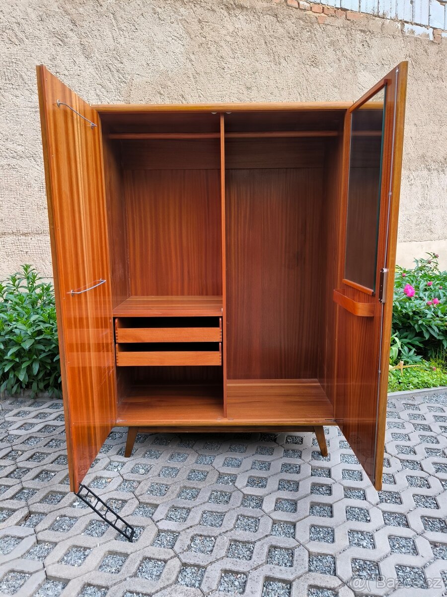 Retro šatní skříň B. Landsman a H. Nepožitek - 60. léta - 9