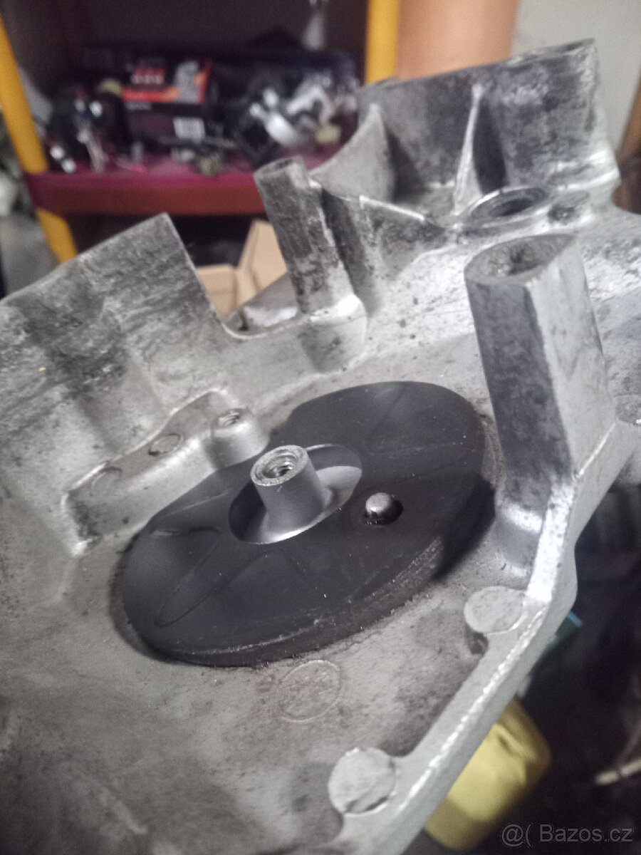 Víko sekundáru Yamaha YZF750R - 9