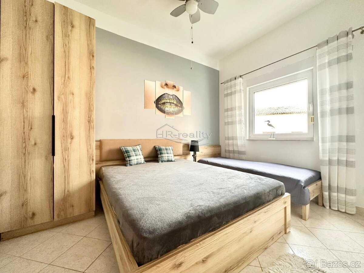 Trogir, Čiovo – pekný, zariadený apartmán len 150m od pláže - 9