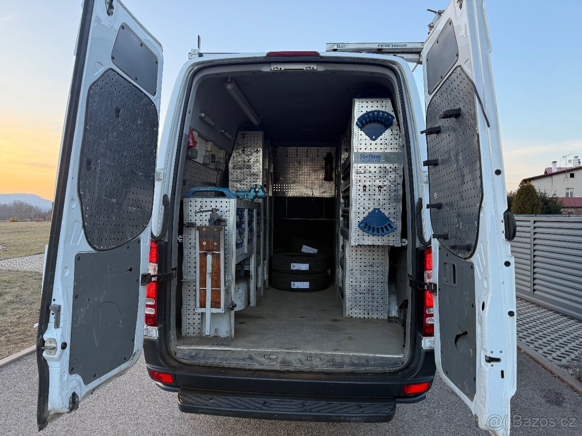 MB Sprinter 516 4x4 dílna + 6 místné - 9