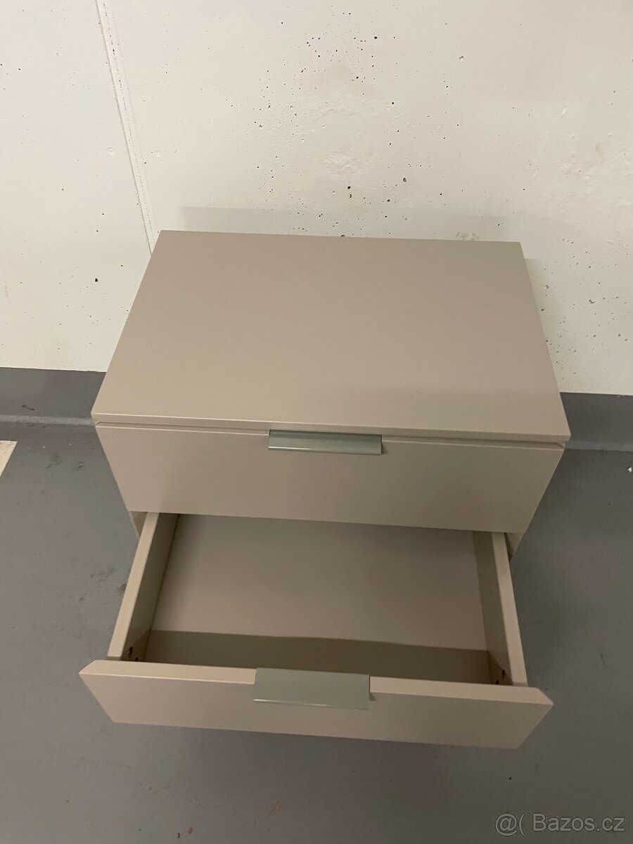 Béžový noční stolek Totem - 9