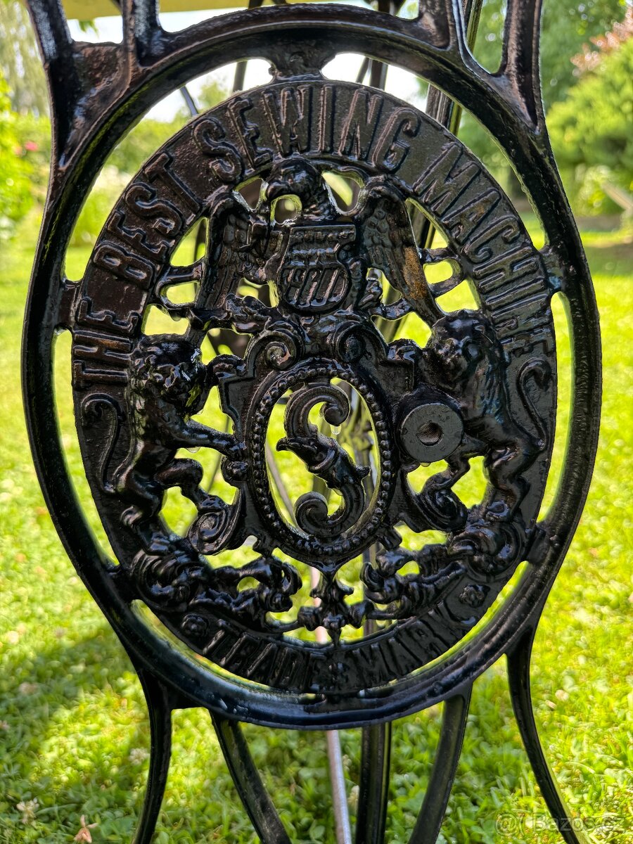 Obdélníkový stůl ze šicího stroje SINGER - 9