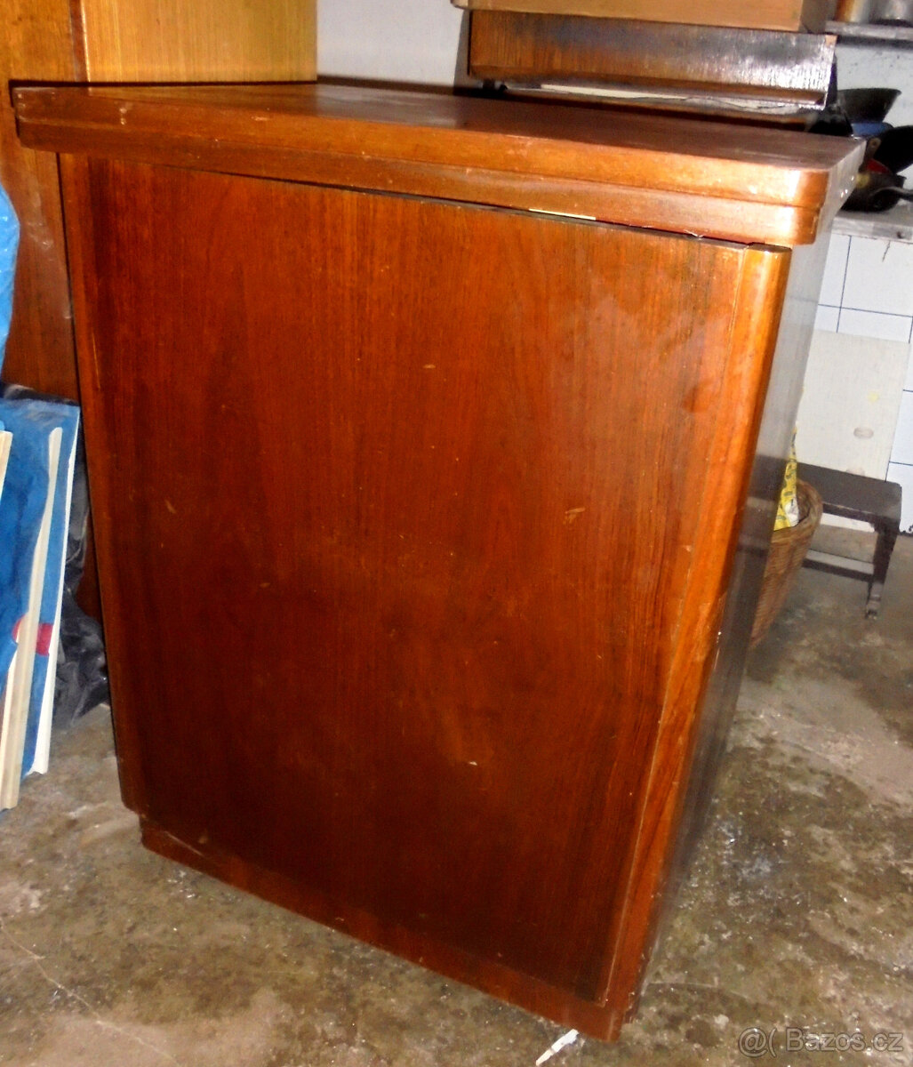 Šicí stroj Lada s elektrickým pohonem - 9