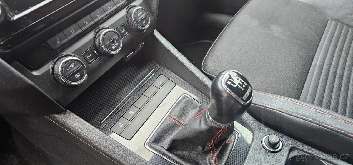 Škoda Octavia 3 RS 135kw Kombi / Bez investic / Super stav - 9