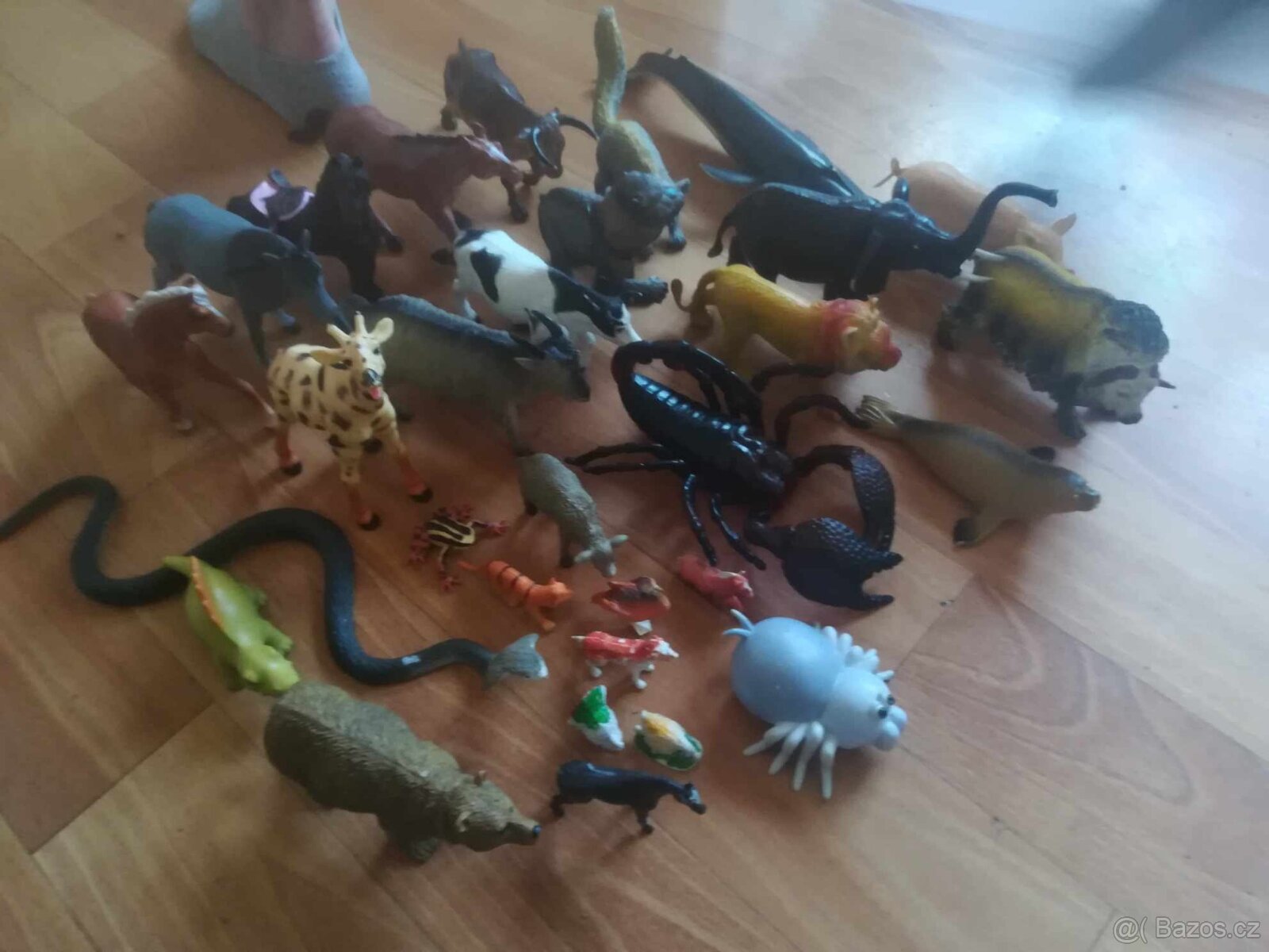 Plastové zvířátka a jiné hračky - 9