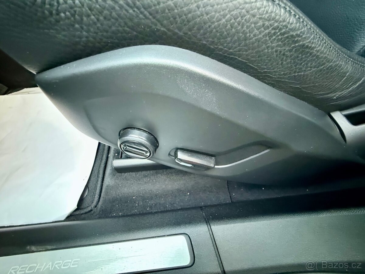 Volvo XC60 T6 257kW Inscription 4x4 NYNÍ PO SERVISE ČR 2022 - 9