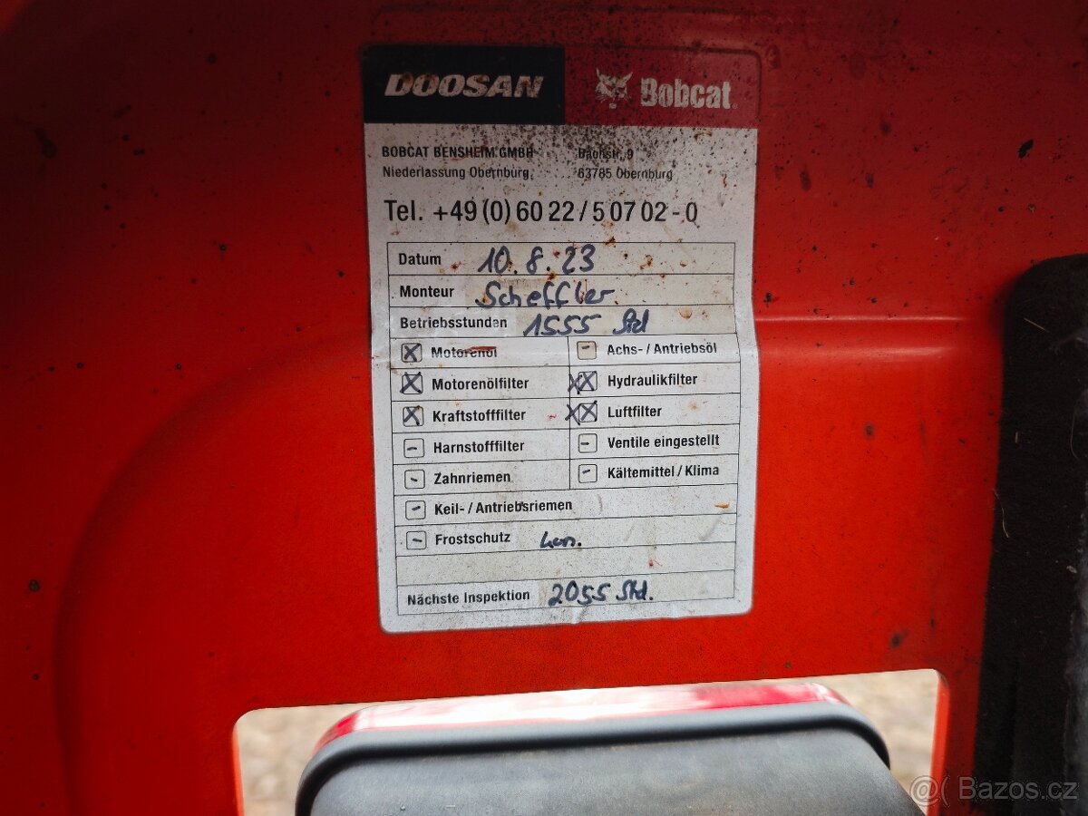 Smykový nakladač Bobcat T450 - 9