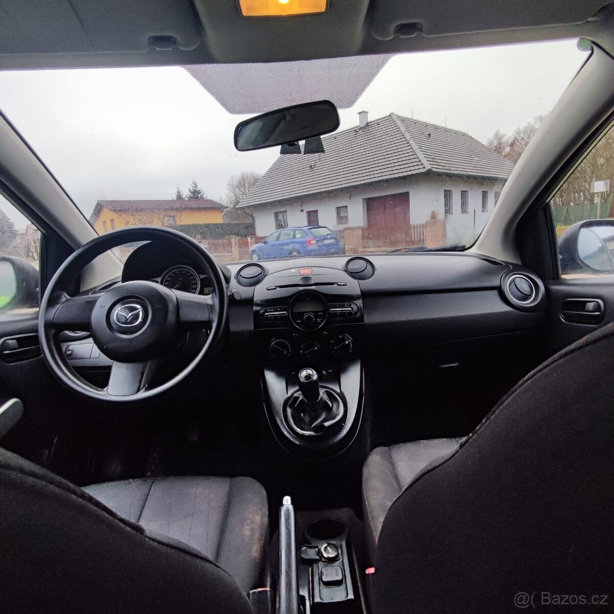 Mazda 2 benzín rok 2011 - 9